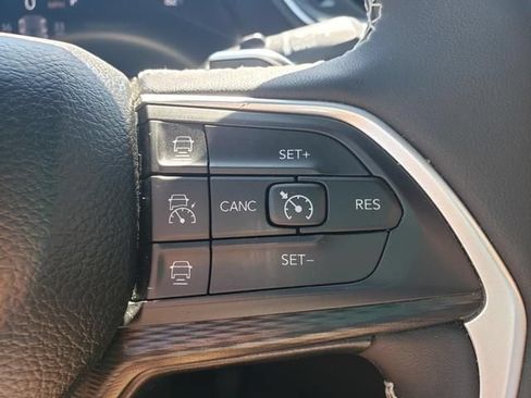 Used 2023 Jeep Grand Cherokee Altitude AWD/4WD image 26