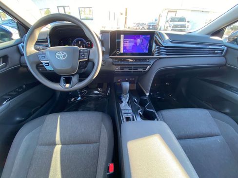 Used 2025 Toyota Camry LE image 33