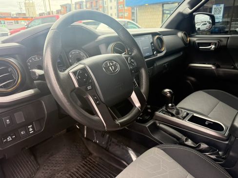 Used 2020 Toyota Tacoma TRD Off-Road w/ Technology Package AWD/4WD image 9