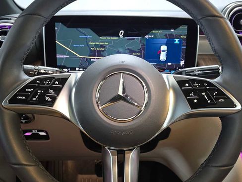 Used 2026 Mercedes-Benz GLC 300 4MATIC image 27