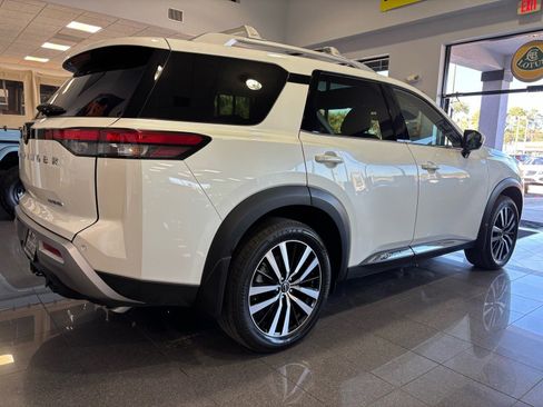 Used 2024 Nissan Pathfinder Platinum w/ Cargo Package image 18