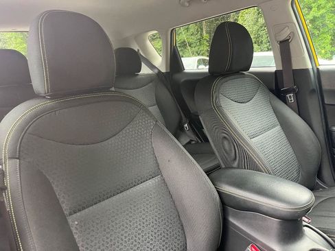 Used 2016 Kia Soul + FWD image 36
