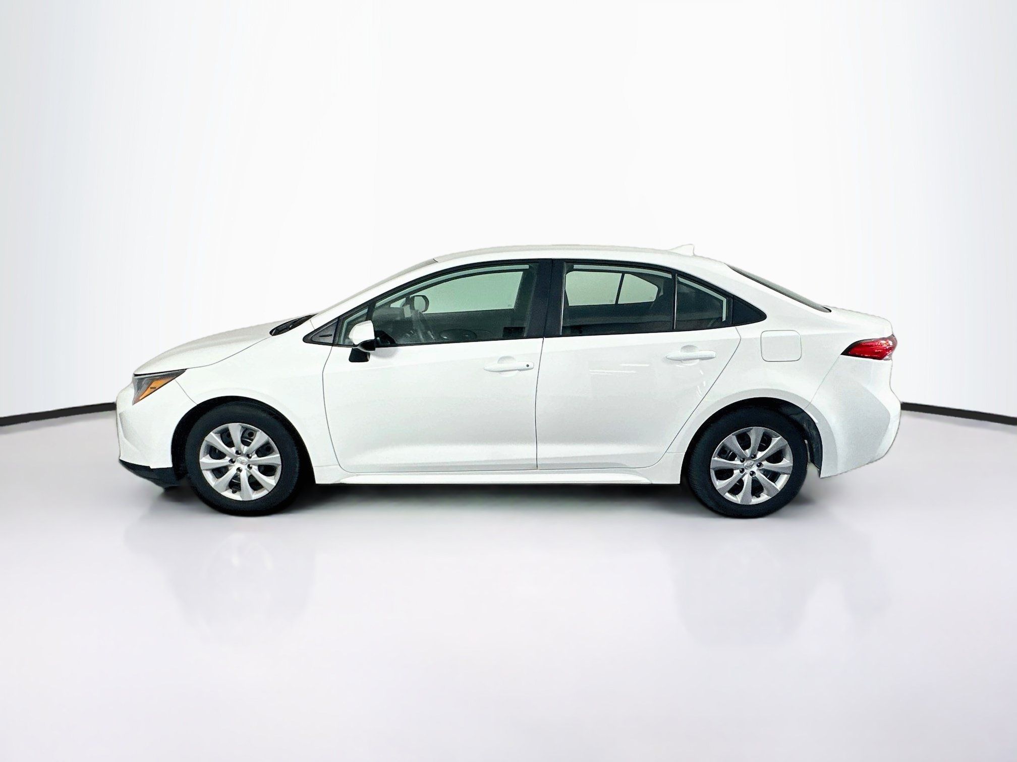 Used 2024 Toyota Corolla LE FWD image 4