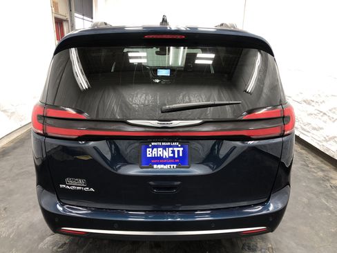 Certified 2024 Chrysler Pacifica Pinnacle FWD image 9