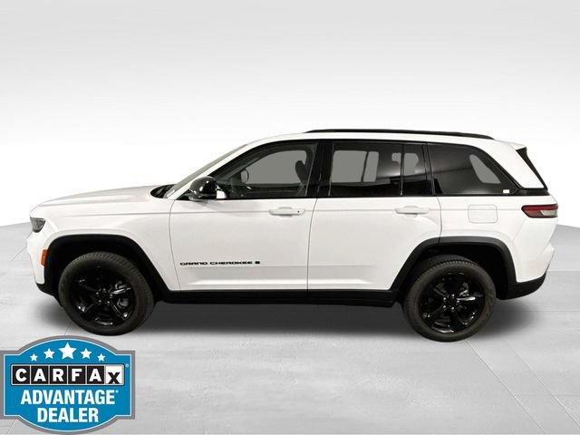 Used 2024 Jeep Grand Cherokee Limited w/ Black Appearance Package AWD/4WD image 4