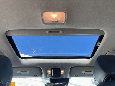 Used 2021 Hyundai Elantra Limited image 22