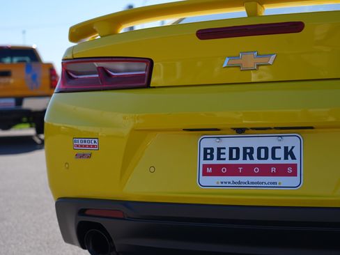 Used 2017 Chevrolet Camaro SS RWD image 21