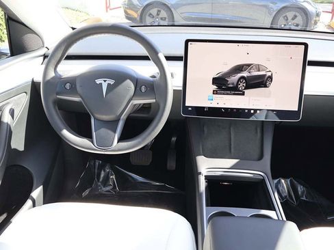 Used 2023 Tesla Model Y Long Range image 41