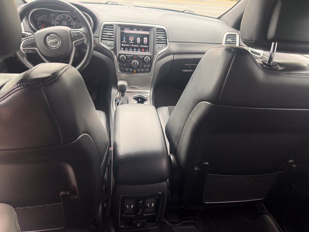 Used 2018 Jeep Grand Cherokee Altitude AWD/4WD image 13