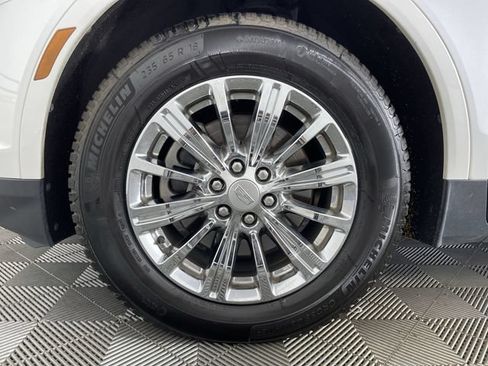 Used 2018 Cadillac XT5 Luxury w/ Driver Awareness Package AWD/4WD image 17