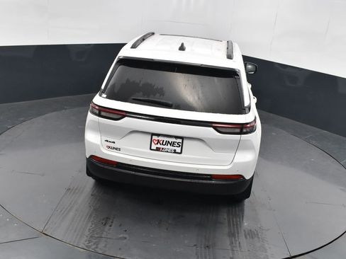 New 2025 Jeep Grand Cherokee Altitude image 35