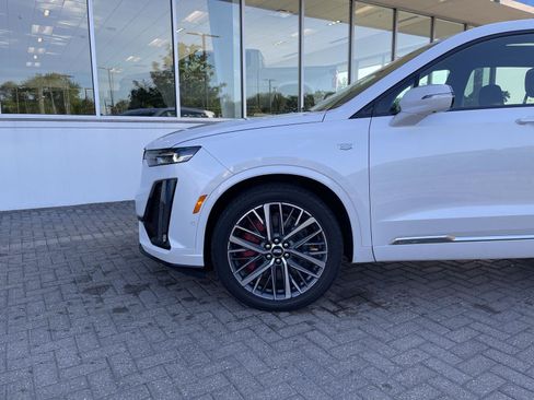 Used 2024 Cadillac XT6 Sport w/ Technology Package AWD/4WD image 9