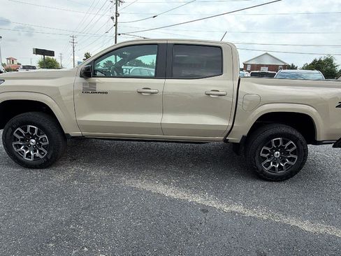 Used 2023 Chevrolet Colorado Z71 w/ Z71 Convenience Package 2 AWD/4WD image 8