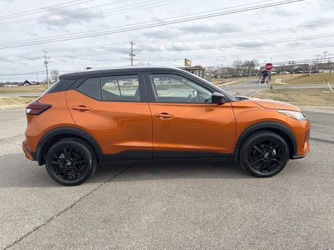Used 2024 Nissan Kicks SV image 4