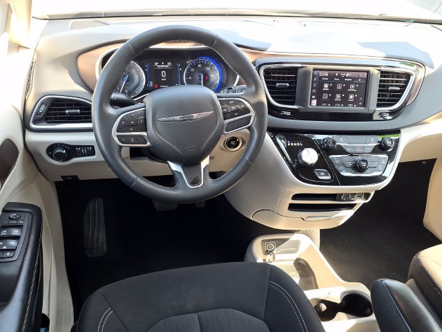 Used 2022 Chrysler Voyager LX FWD image 11