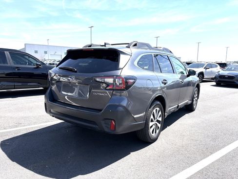 Used 2021 Subaru Outback Premium image 9