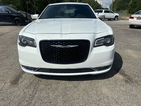 Used 2019 Chrysler 300 S RWD image 3
