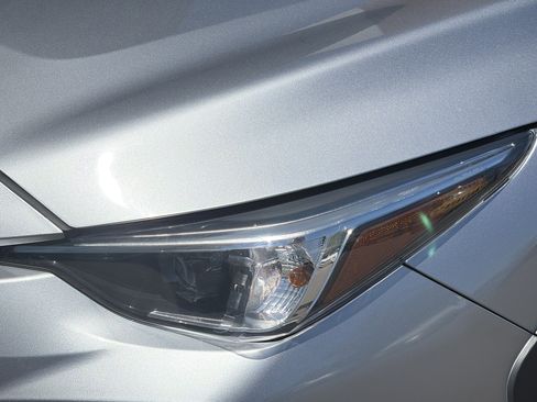 Used 2024 Subaru Crosstrek 2.0i Premium AWD/4WD image 9
