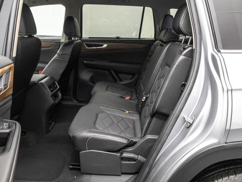 Used 2024 Volkswagen Atlas SE image 24