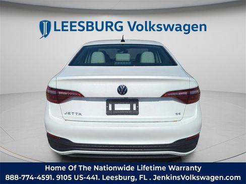 Used 2024 Volkswagen Jetta SE image 7