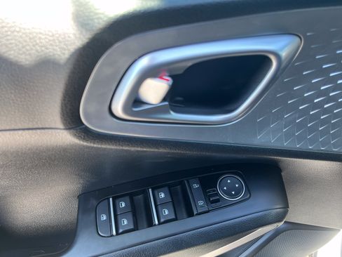 Used 2025 Kia Soul LX w/ LX Technology Package FWD image 17