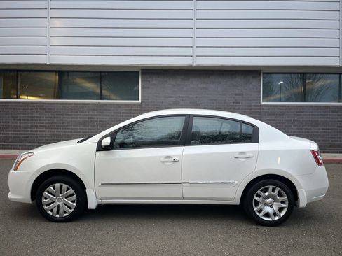 Used 2010 Nissan Sentra 2.0 S w/ Convenience Pkg image 2