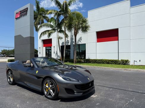Used 2019 Ferrari Portofino RWD image 1