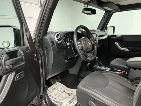 Used 2016 Jeep Wrangler Sahara w/ Connectivity Group AWD/4WD image 16