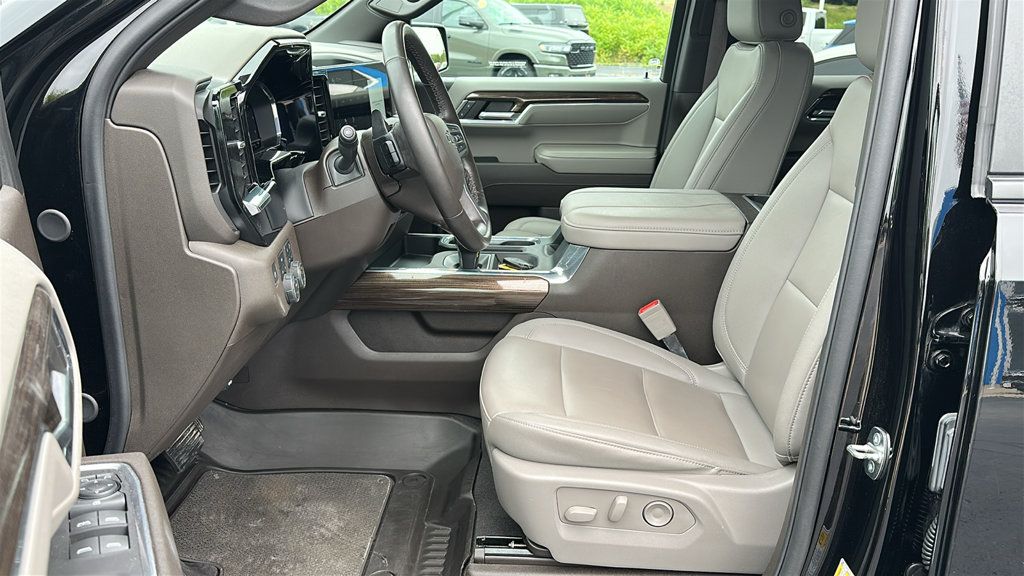 Used 2024 Chevrolet Silverado 1500 RST AWD/4WD image 16