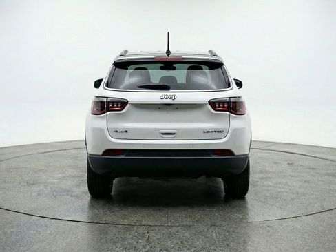 Used 2025 Jeep Compass Latitude AWD/4WD image 7