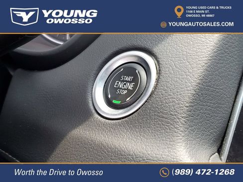 Used 2022 Cadillac XT4 Premium Luxury w/ Cold Weather Package AWD/4WD image 17