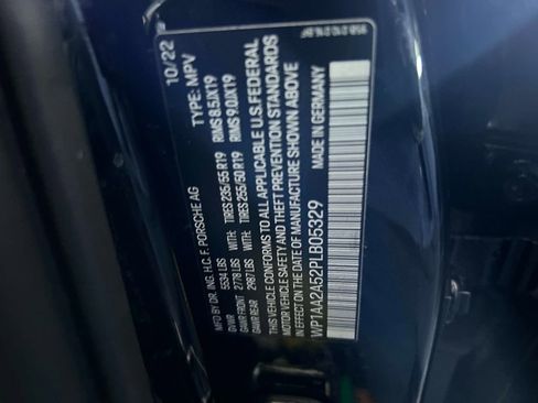 Used 2023 Porsche Macan Turbo image 34