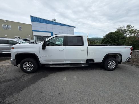 Used 2025 Chevrolet Silverado 2500 LT w/ Convenience Package AWD/4WD image 2