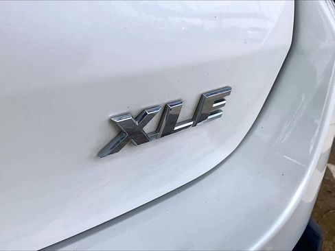 Used 2019 Toyota Highlander XLE image 10