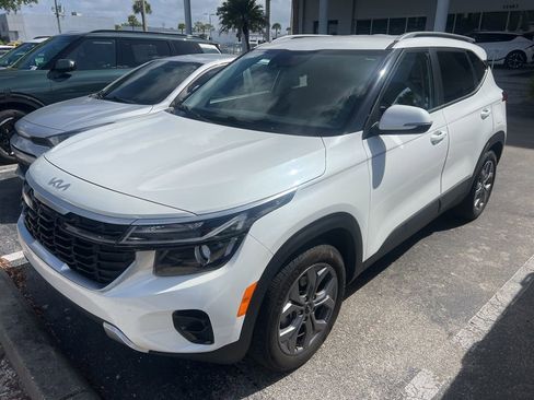 Certified 2024 Kia Seltos S image 1