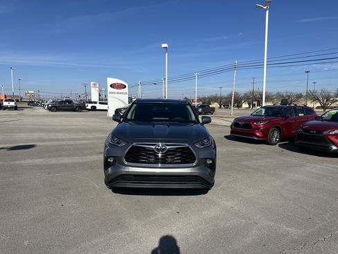 Used 2026 Toyota Highlander Limited image 2