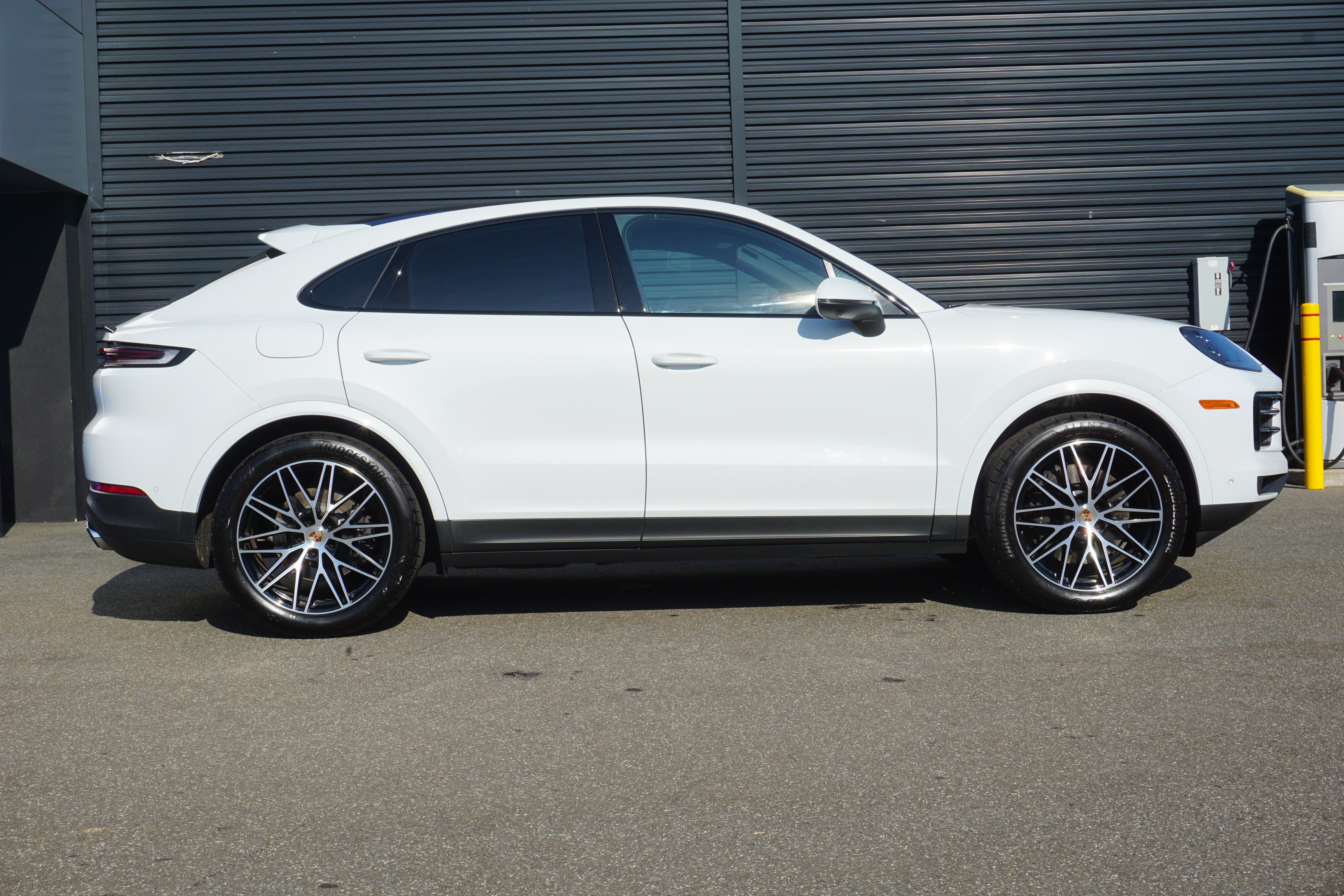 Certified 2025 Porsche Cayenne Coupe AWD/4WD image 10