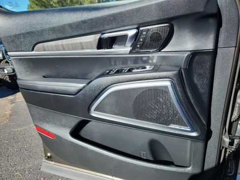 Used 2023 Kia Telluride SX image 13