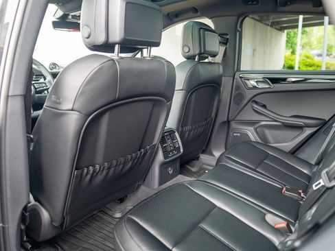 Certified 2025 Porsche Macan AWD/4WD image 20
