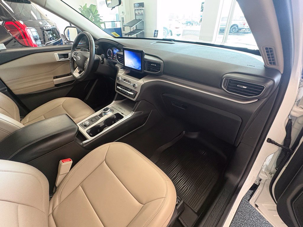 Used 2024 Ford Explorer XLT w/ Equipment Group 202A AWD/4WD image 31