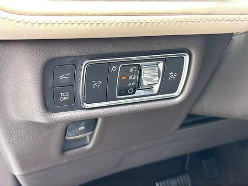 Used 2021 Lincoln Nautilus AWD image 12