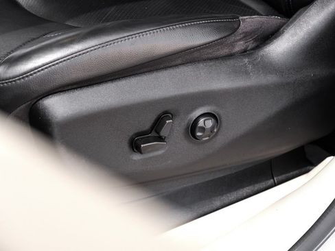 Used 2021 Chrysler Pacifica Touring-L FWD image 35
