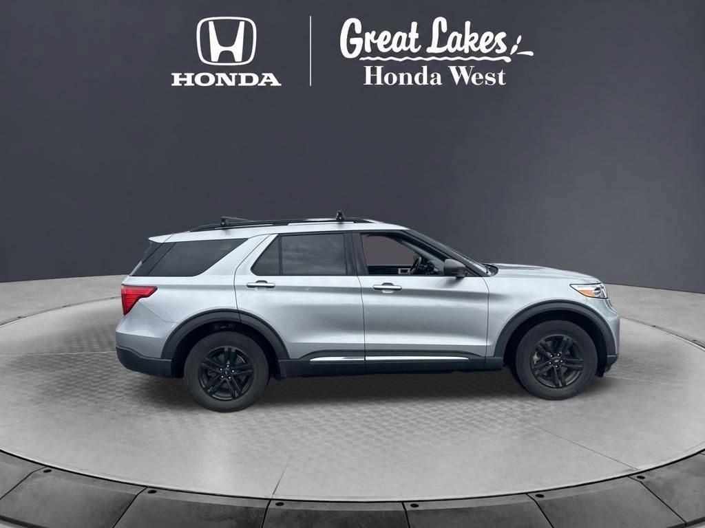 Used 2021 Ford Explorer XLT w/ Equipment Group 202A AWD/4WD image 9