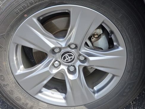 Used 2023 Toyota RAV4 XLE w/ Convenience Package AWD/4WD image 8