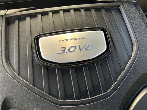 Used 2018 Porsche Panamera RWD image 33