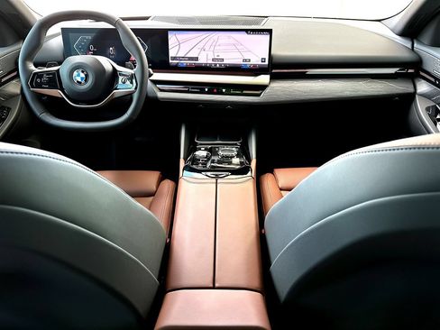New 2026 BMW 530i w/ Executive Package RWD image 27