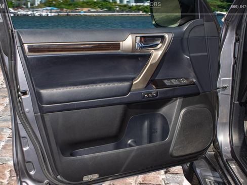 Used 2017 Lexus GX 460 w/ Navigation Package image 11