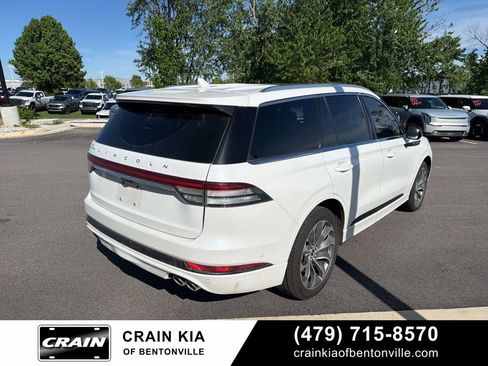 Used 2020 Lincoln Aviator Grand Touring w/ Equipment Group 302A AWD/4WD image 3