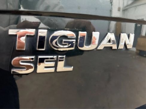 Used 2018 Volkswagen Tiguan SEL FWD image 45