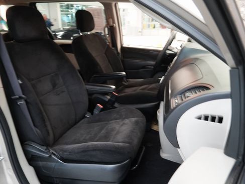 Used 2014 Dodge Grand Caravan American Value Package image 30